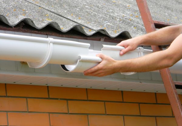 Gutter Hanging in Twin Falls